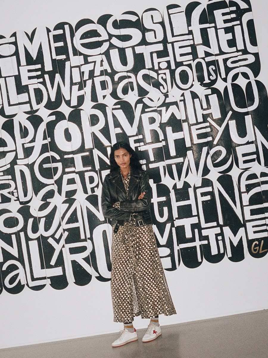 art-gallery-owner-ready-to-inaugurate-her-latest-exhibition-wearing-ball-star-sneakers-mood-2025