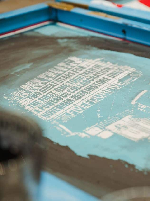 people-looking-at-sneakers