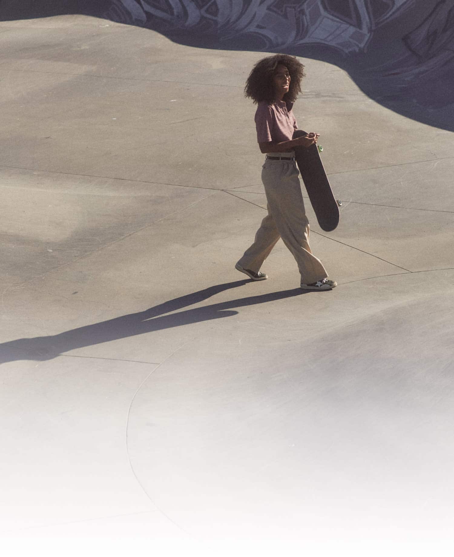 skater-briana-king-walking-in-a-skater-park