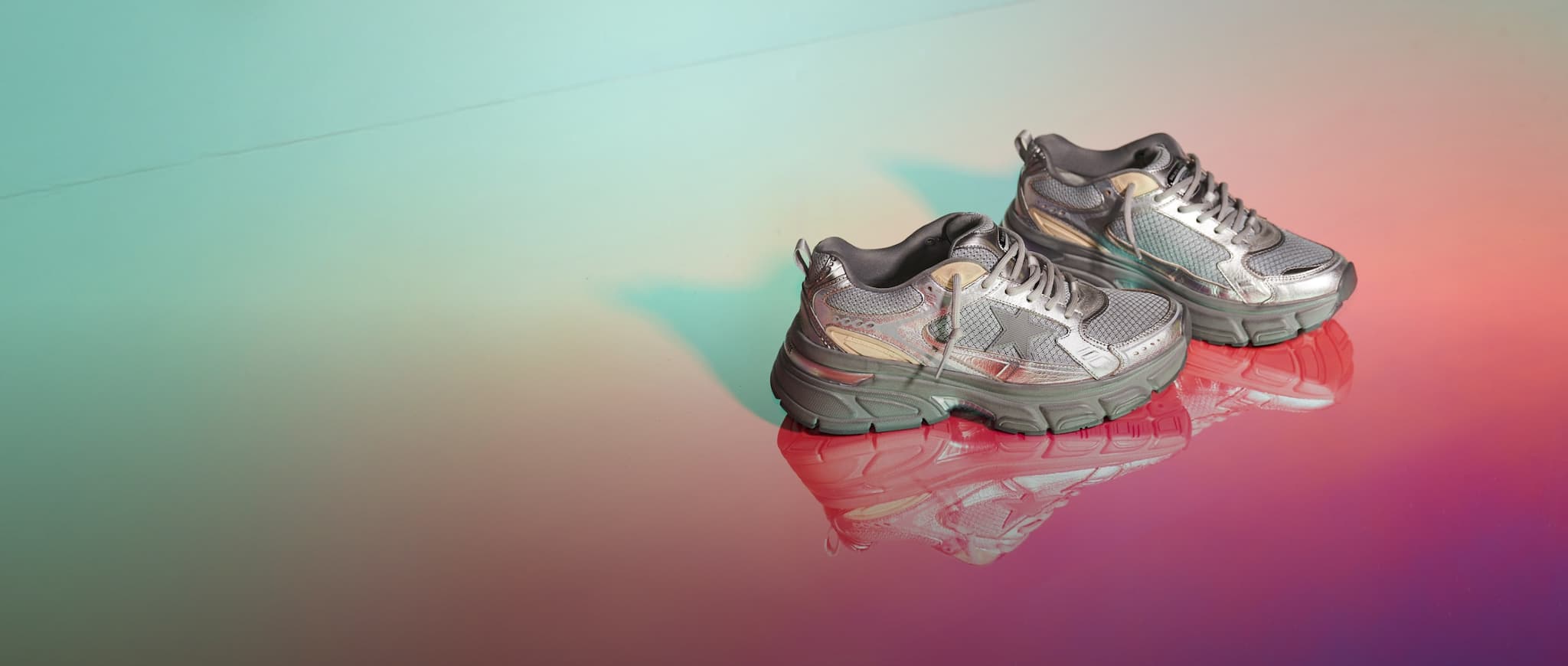 Jackson-yee-wearing-new-model-lightstar