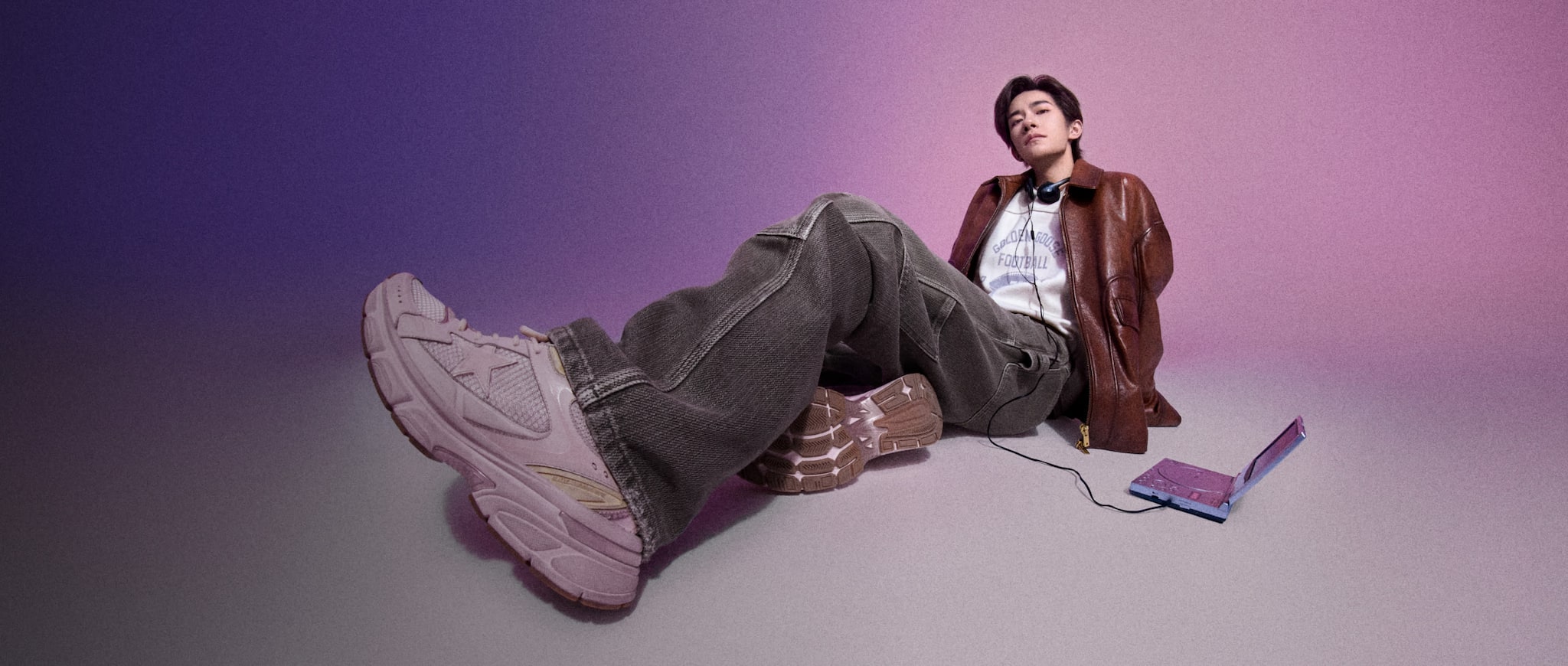 Jackson-yee-wearing-new-model-lightstar