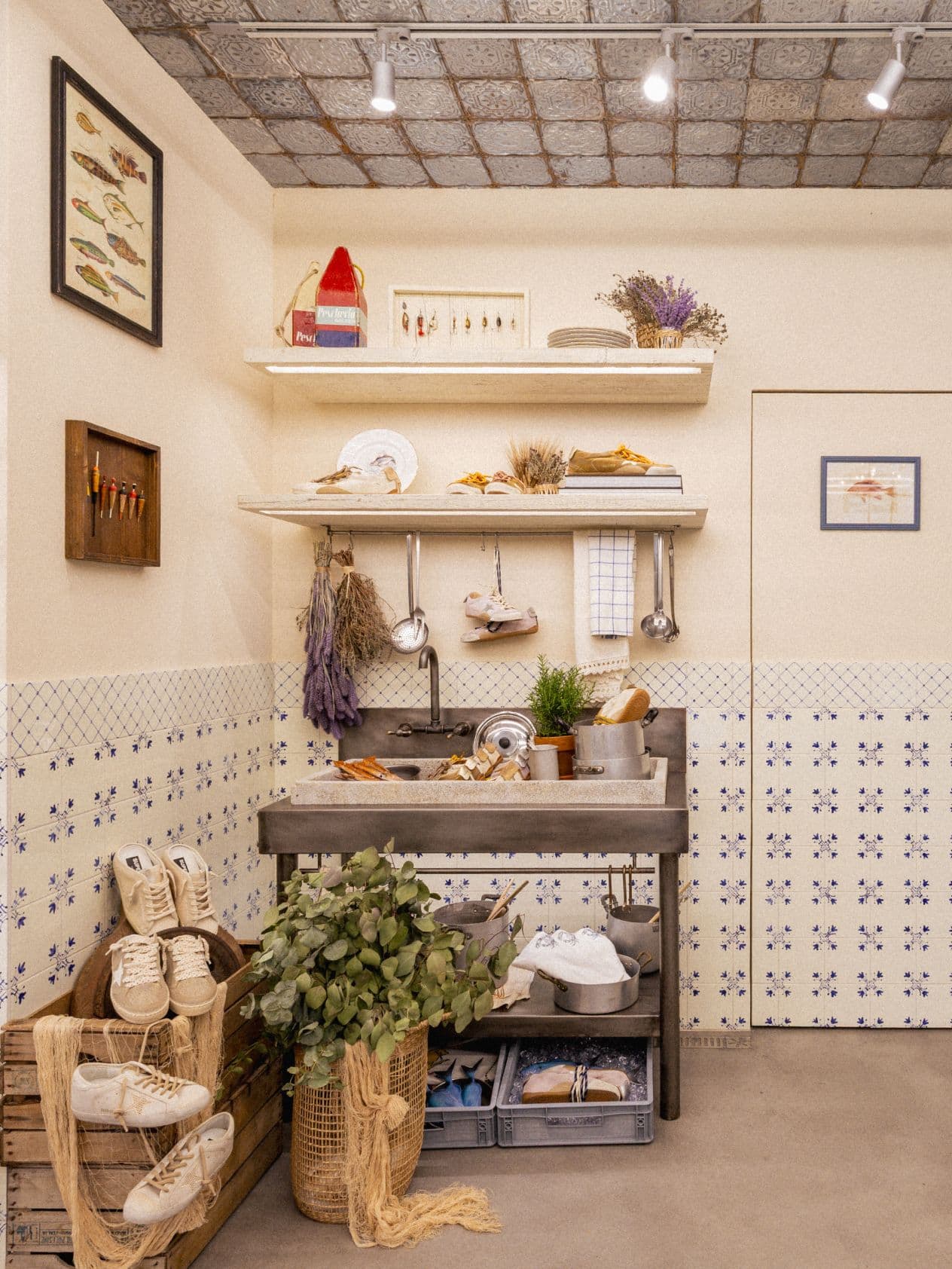 internal-view-of-pescheria-store