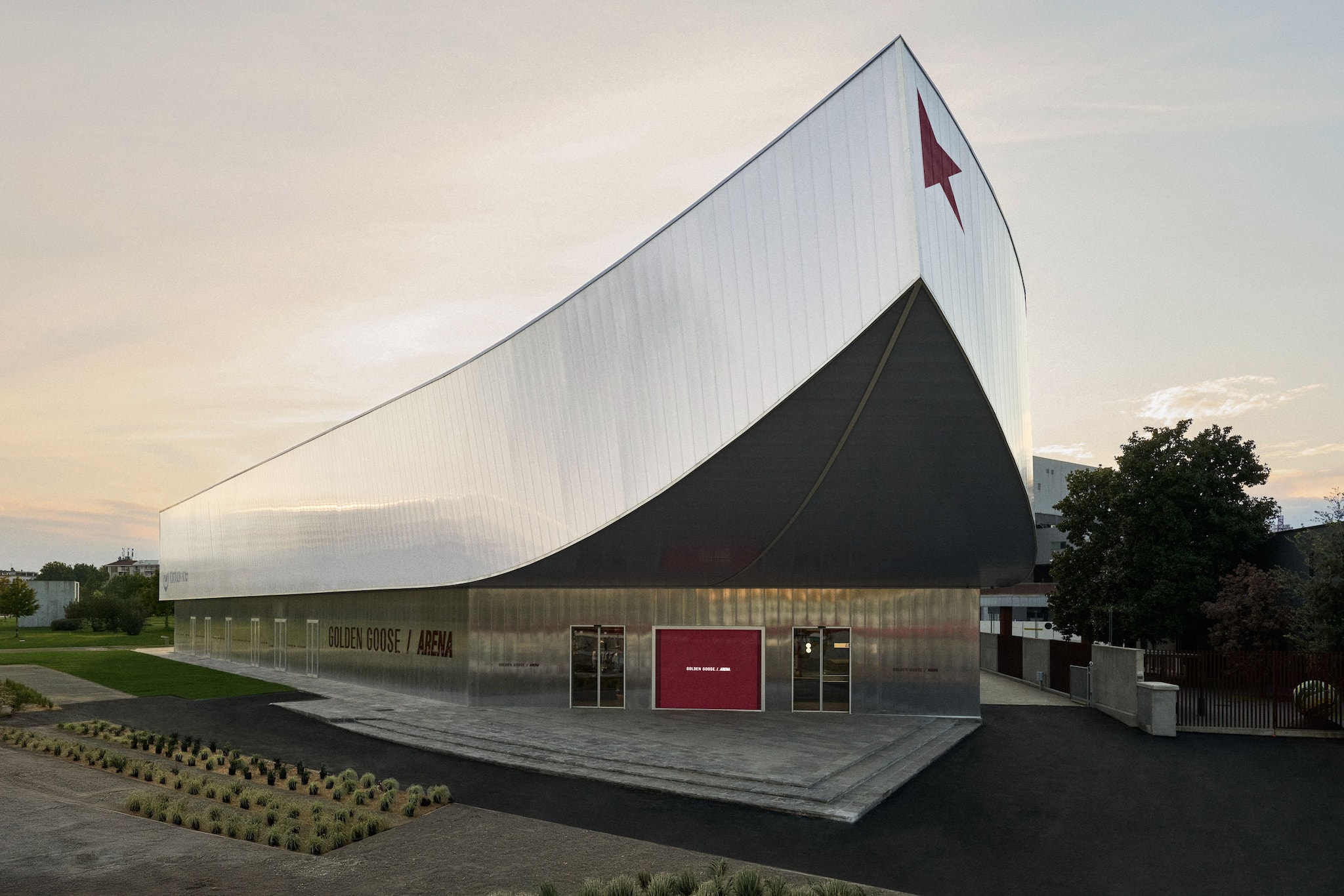 front-view-of-golden-goose-padel-arena