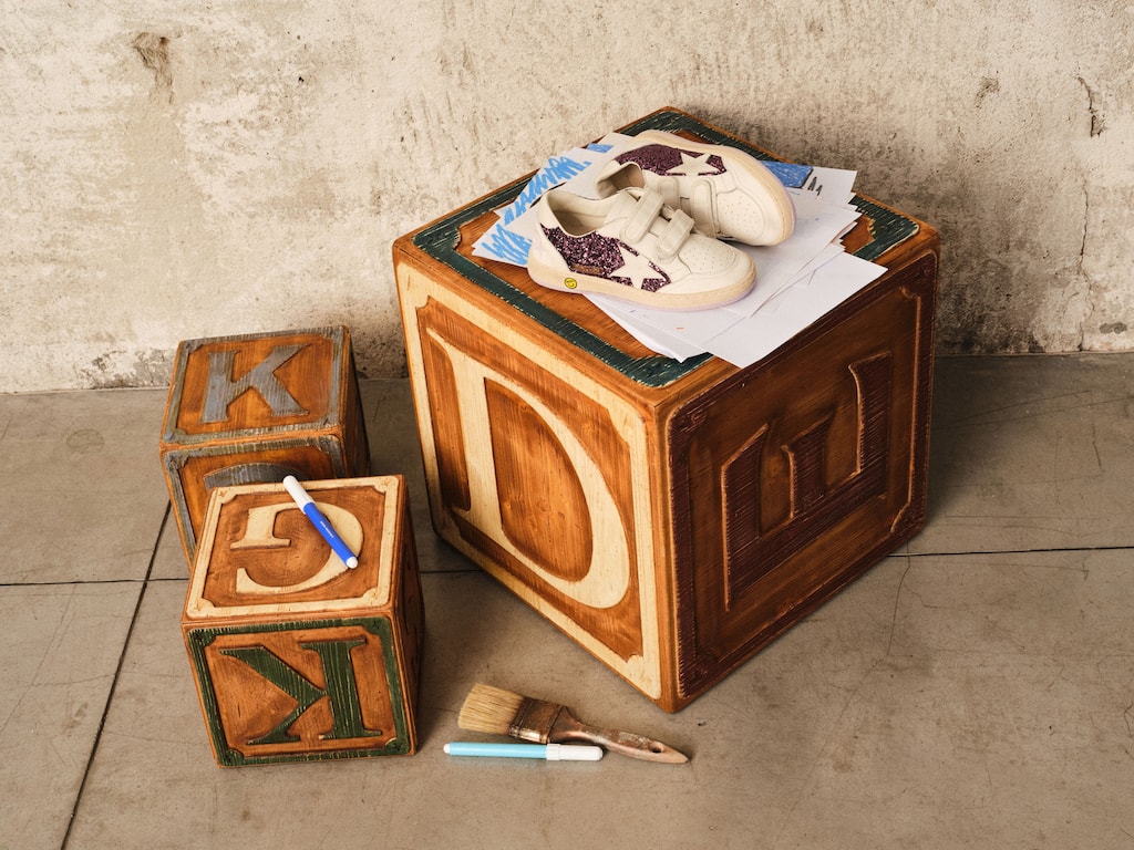 girl-sneakers-on-a-wooden-cube