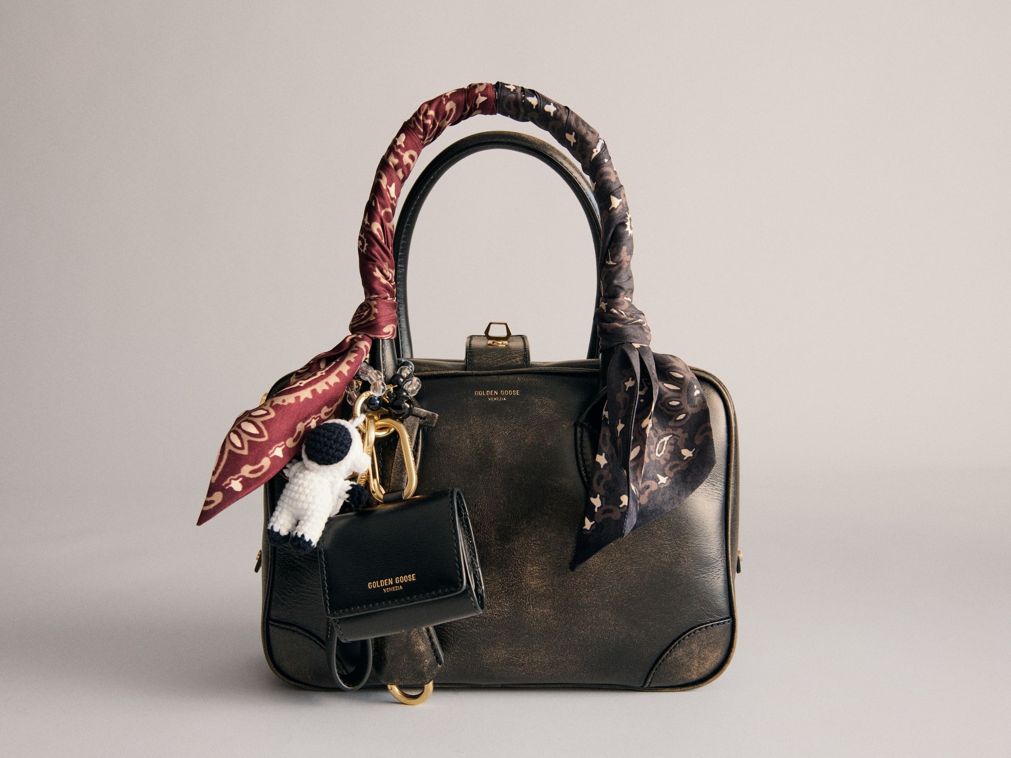 Vita Bag：ハンドル付き レザー製ハンドバッグ | Golden Goose
