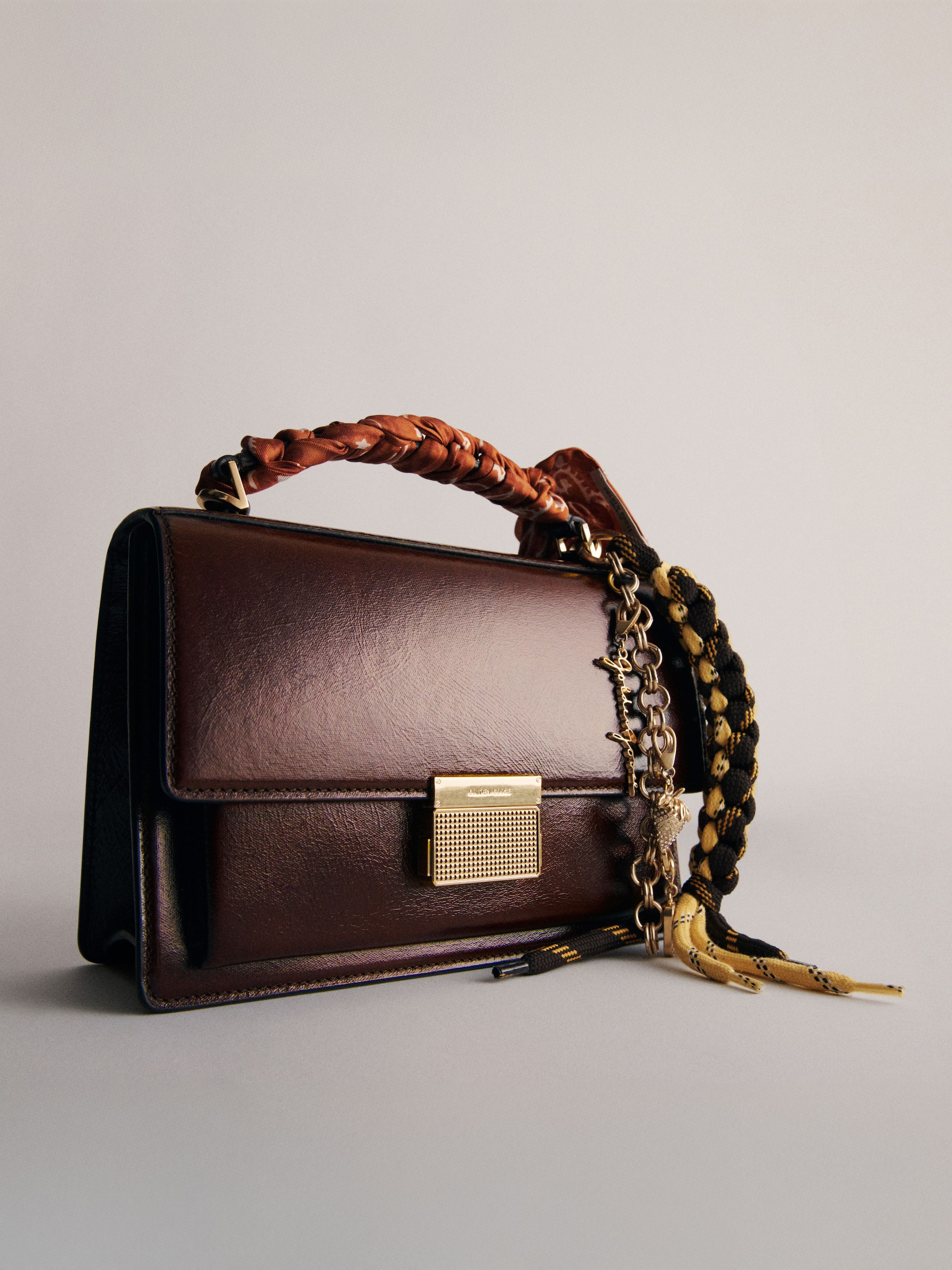 black-venezia-bag-details