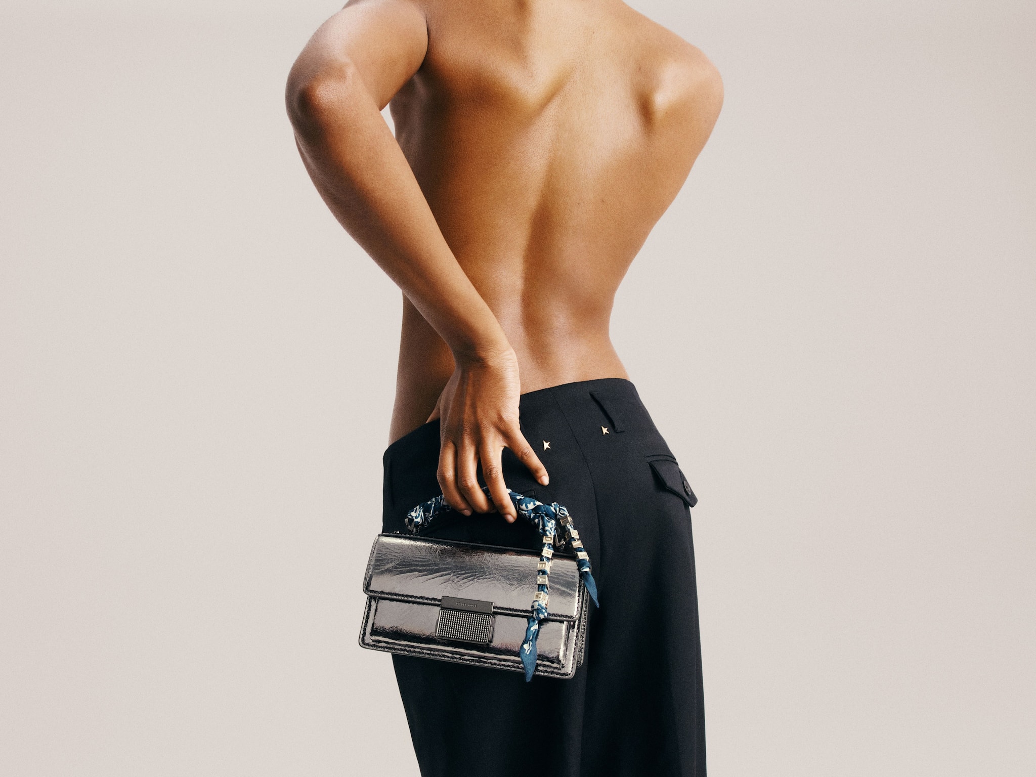 Small Venezia Bag in mineral-gray boarded leather with gold details