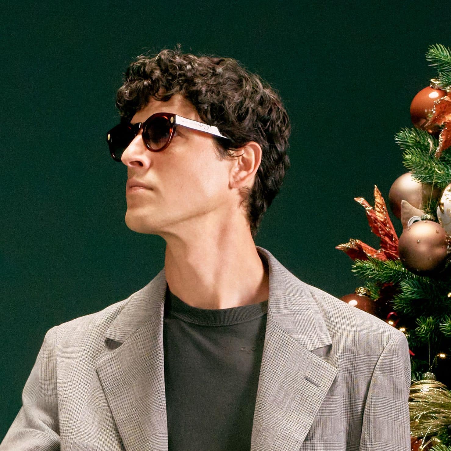 male-model-wearing-black-blazer