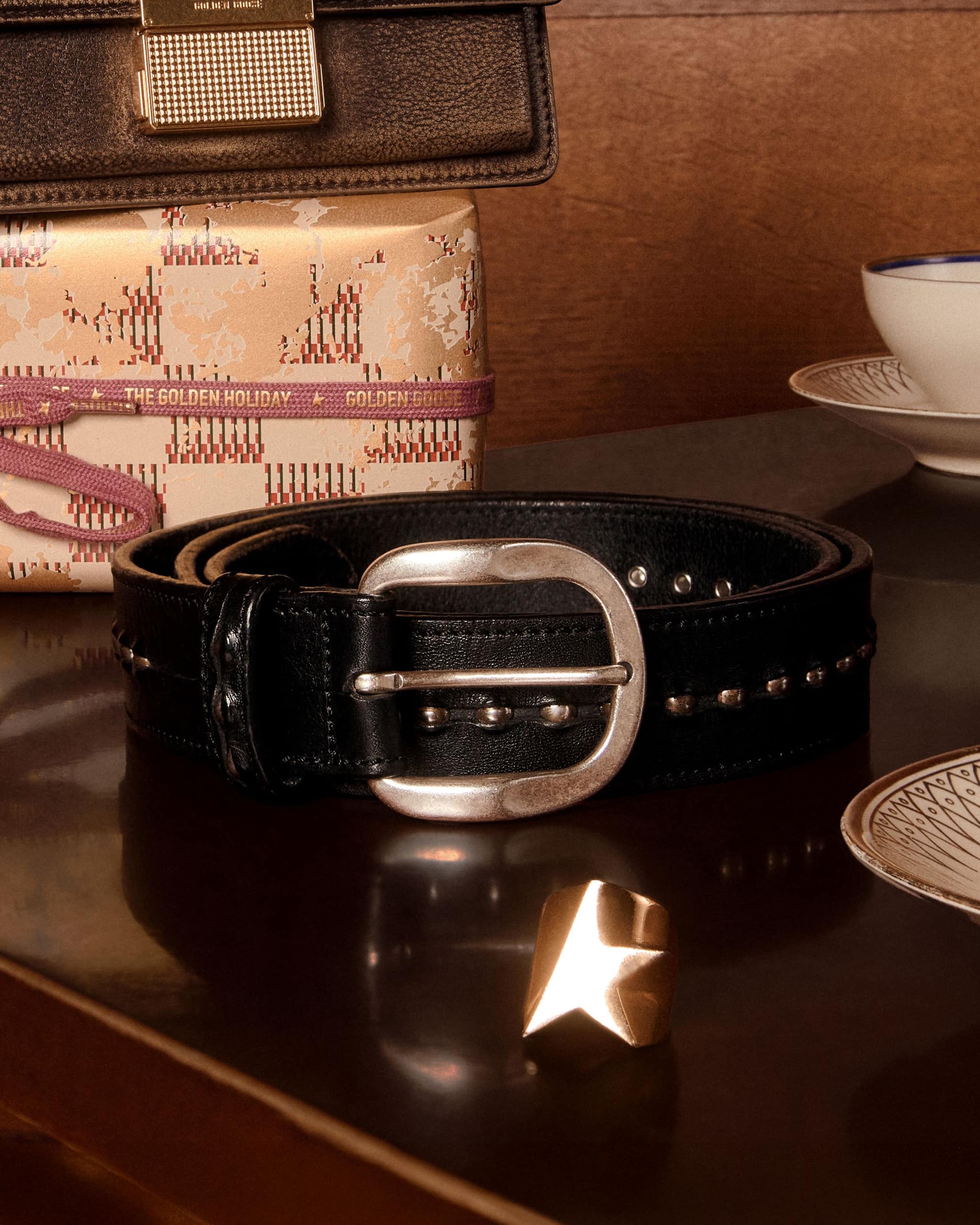 black-leather-belt-and-gold-star-ring