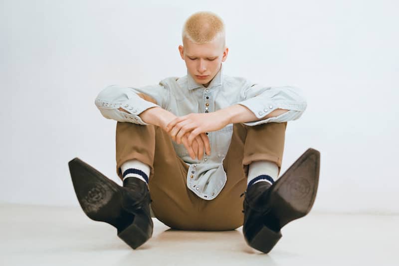 male-model-wearing-black-leather-boots