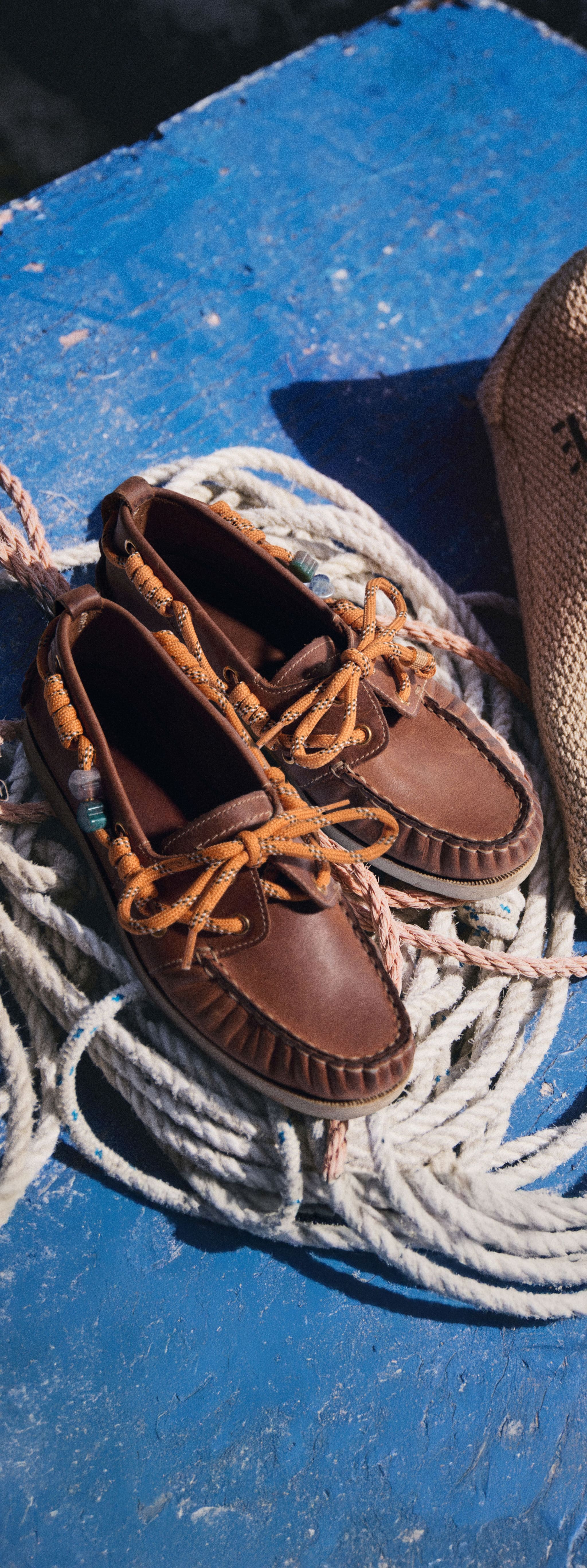 loafers-brown-leather-on-a-boat