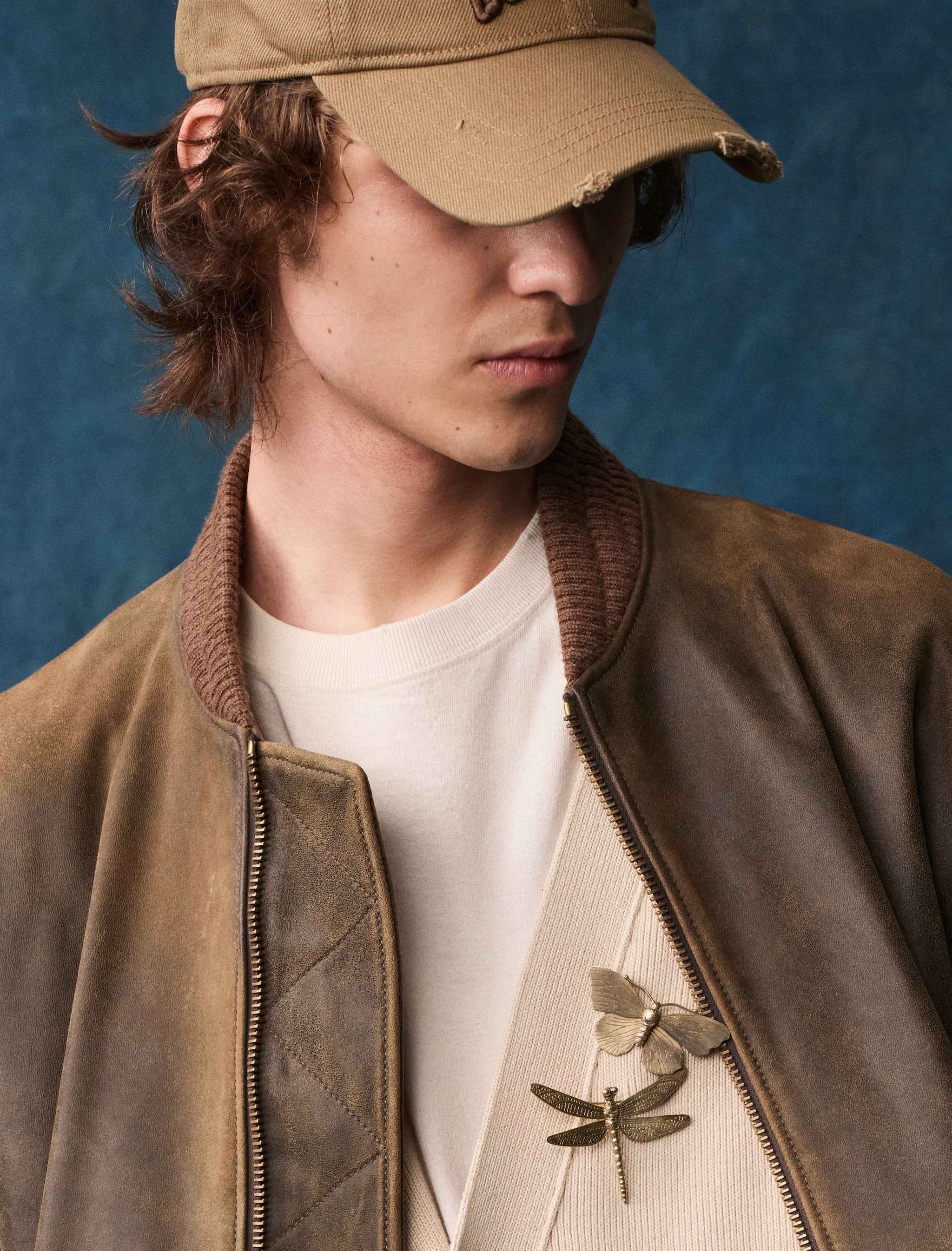 male-model-wearing-beige-hat