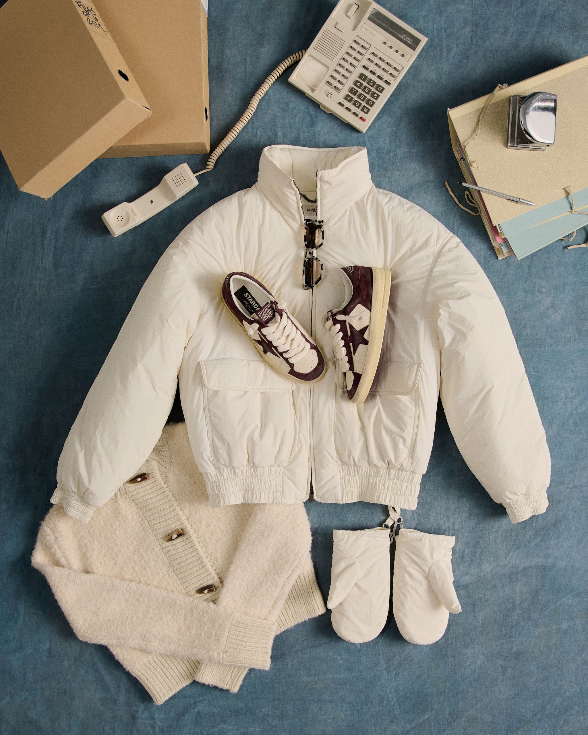 groupage-with-white-jacket-white-knitwear-and-white-and-red-stardan