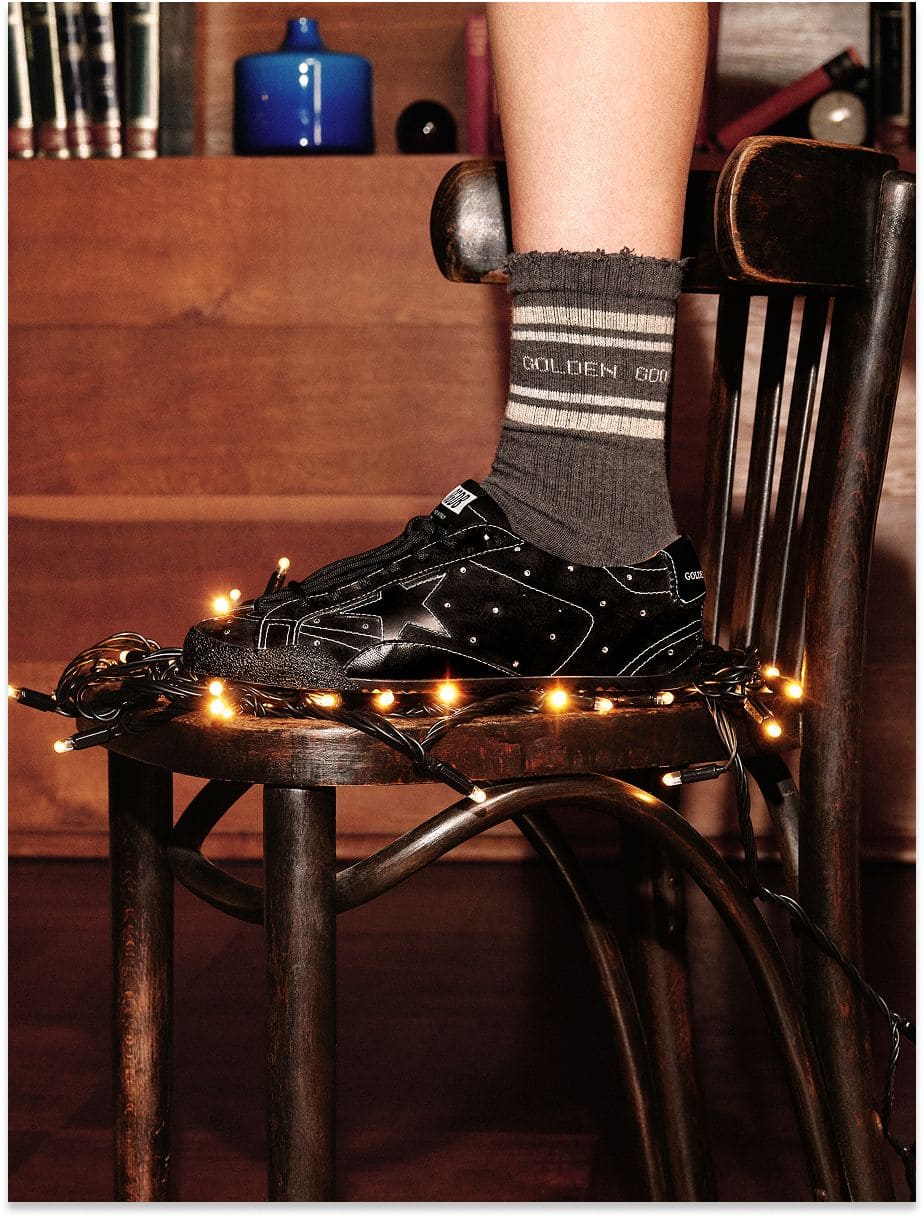 black-true-star-with-christmas-lights