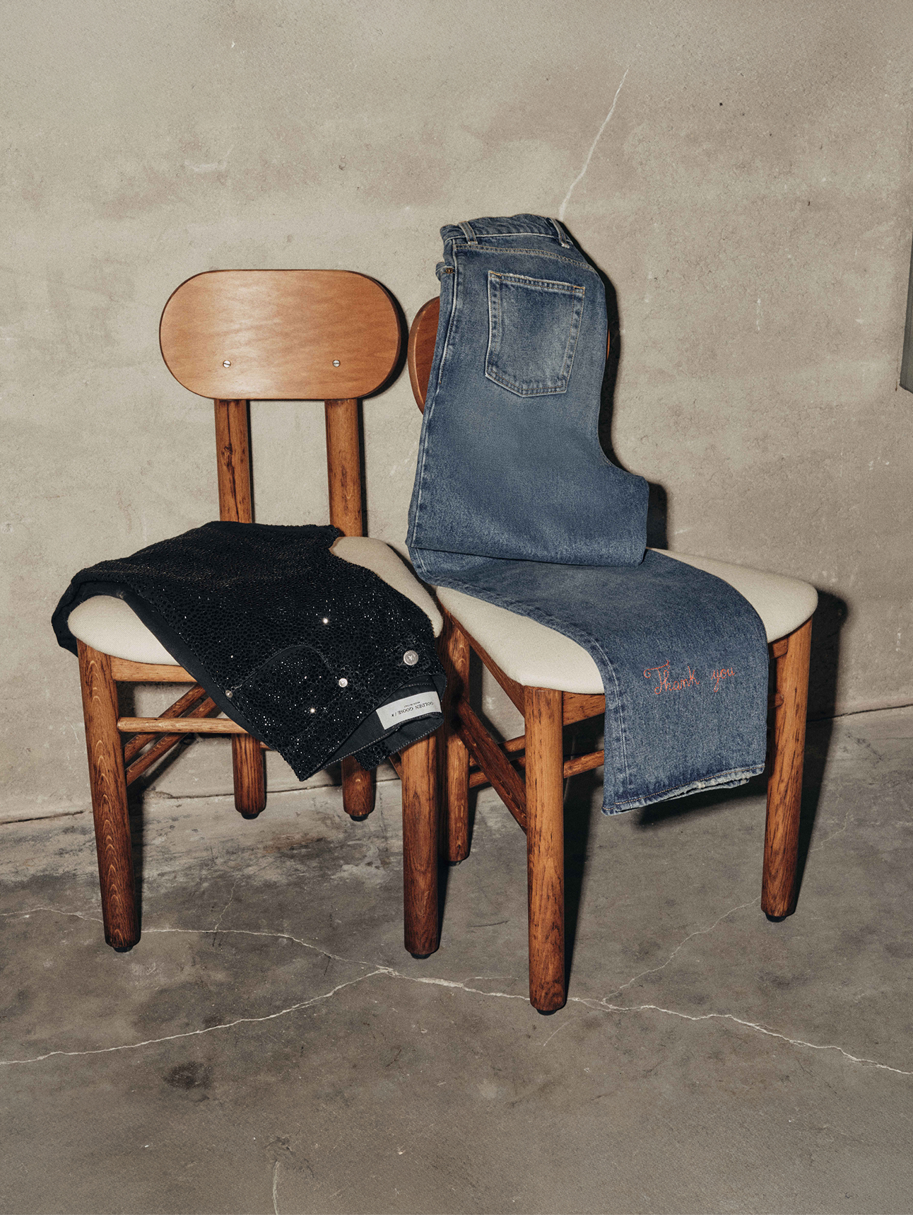 black-and-blue-demin-on-a-chair