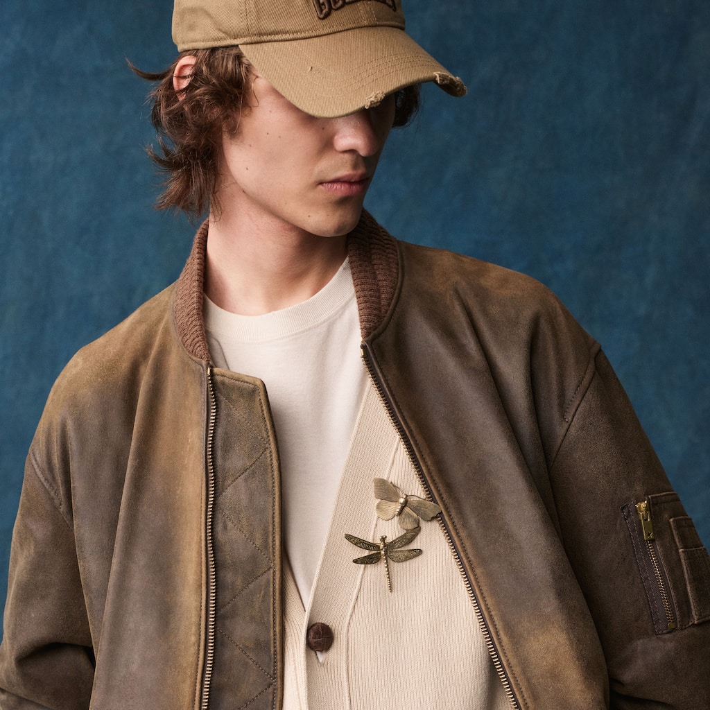 male-model-with-beige-hat