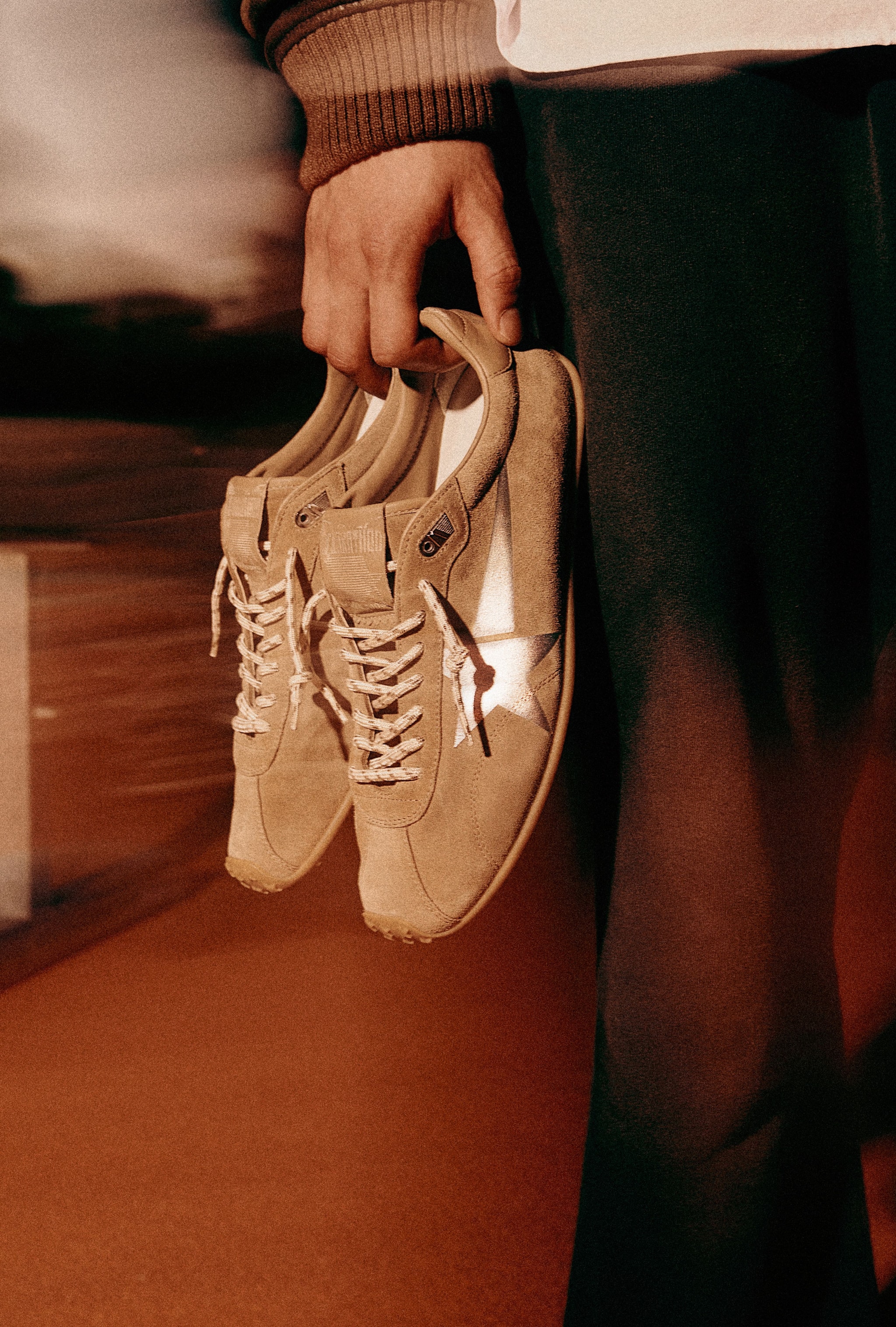 beige-marathon-speed-sneakers