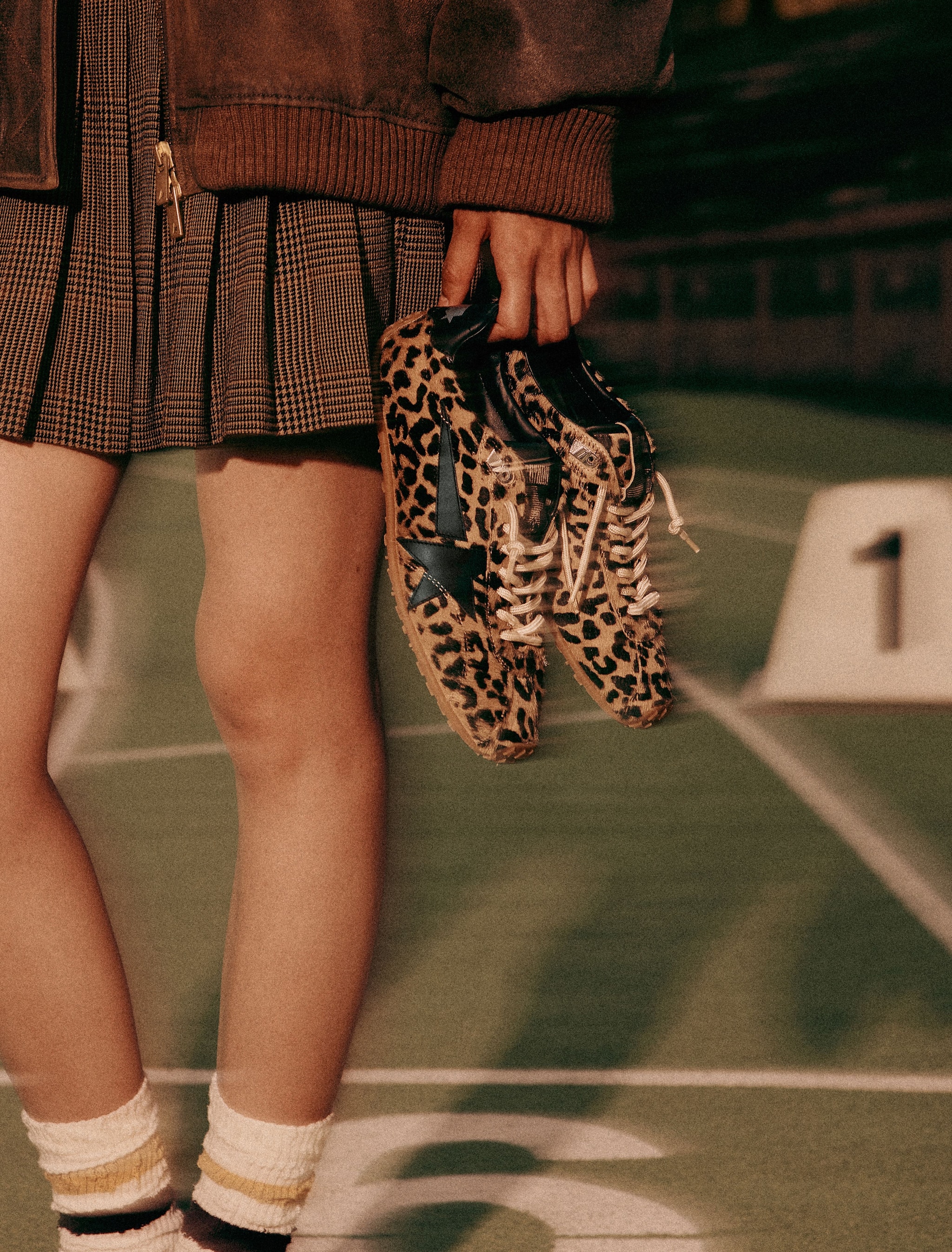 female-model-wearing-leopard-printed-marathon-speed-sneakers-on-a-pedestal