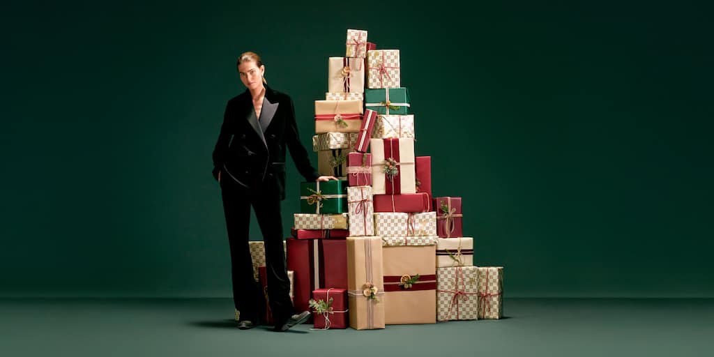 female-model-with-christmas-gifts