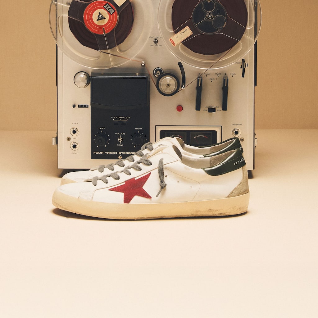 white-super-star-on-a-red-star