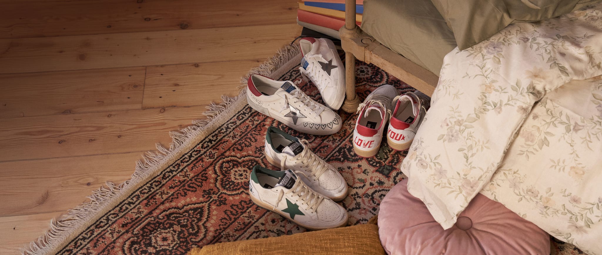 groupage-of-ball-star-sneakers-on-a-carpet