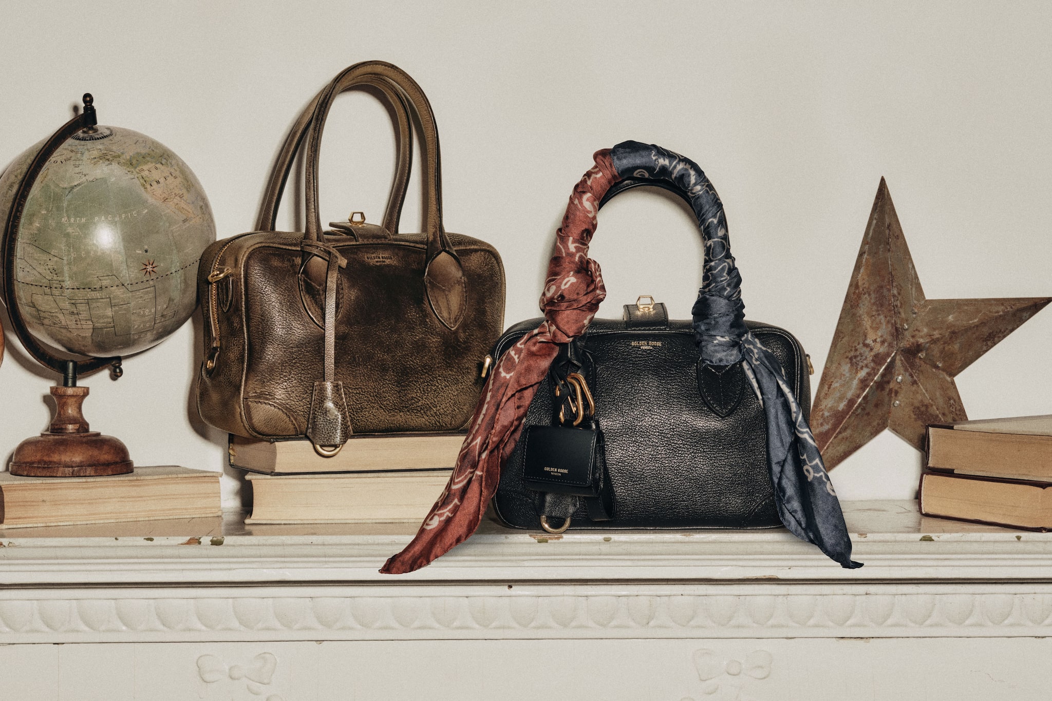 【Golden Goose】関税送料込 ダメージ加工レザー VITA バッグ Vita Bag: Leather handbags with handle | Golden Goose