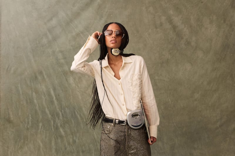 woman-with-black-long-hair-in-white-shirt-and-sunglasses