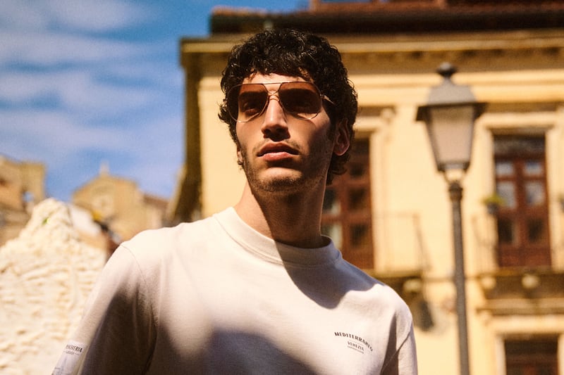 men-sunglasses-close-up