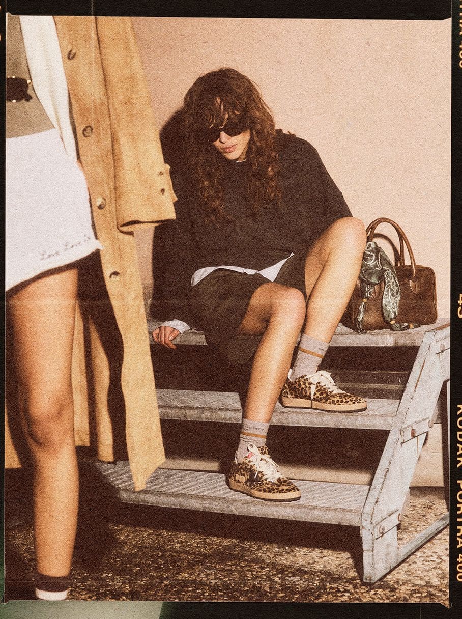 female-model-wearing--sweatshirt-and-ball-star-sneakers