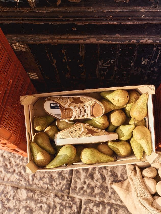 super-star-sabot-sneakers-in-a-box-full-of-lemon-fruits