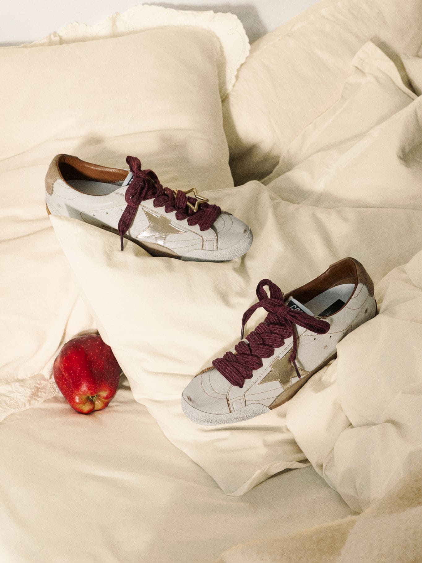 white-true-star-on-the-pillow