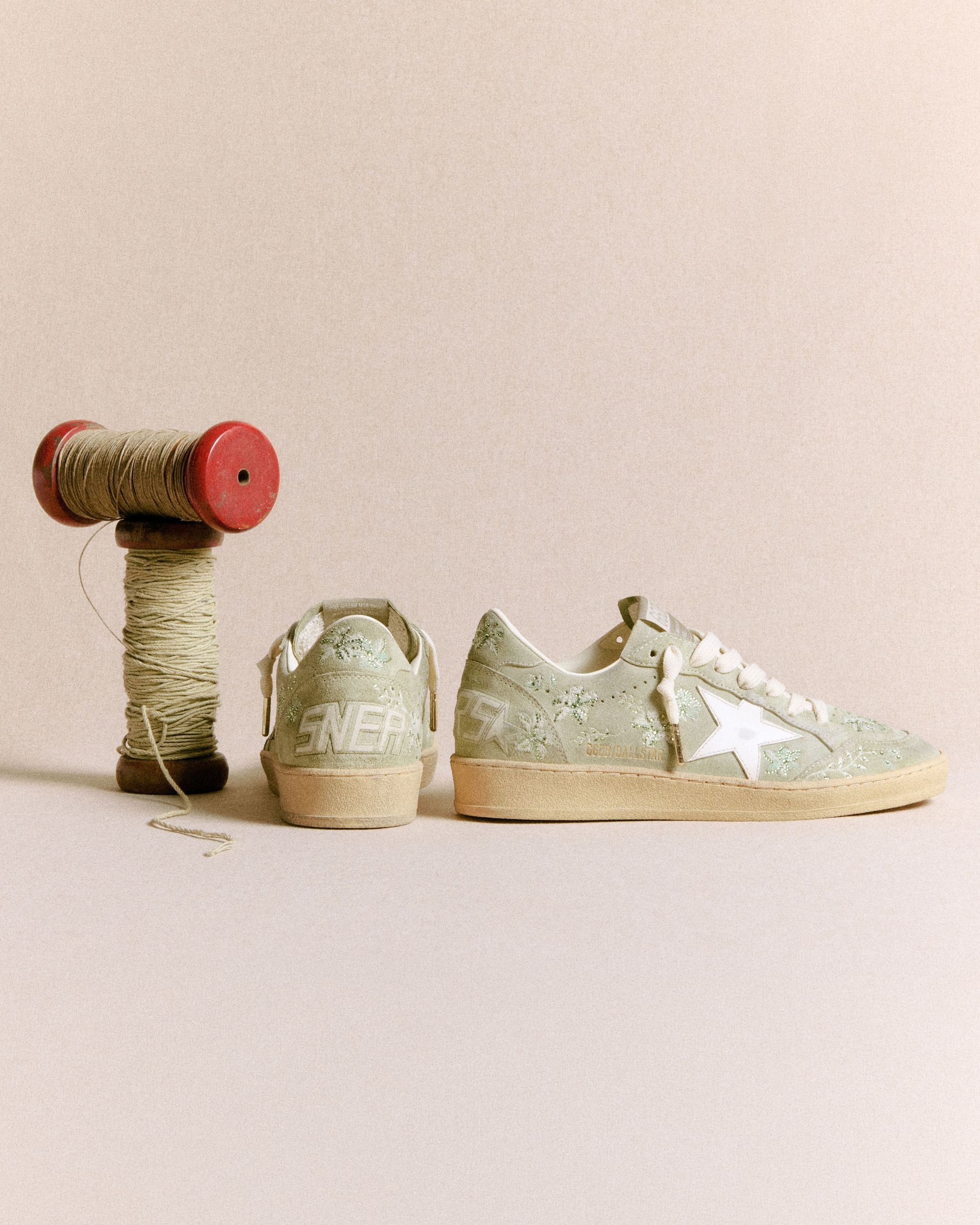 Golden Goose：メンズ＆レディースのスニーカーとウェア