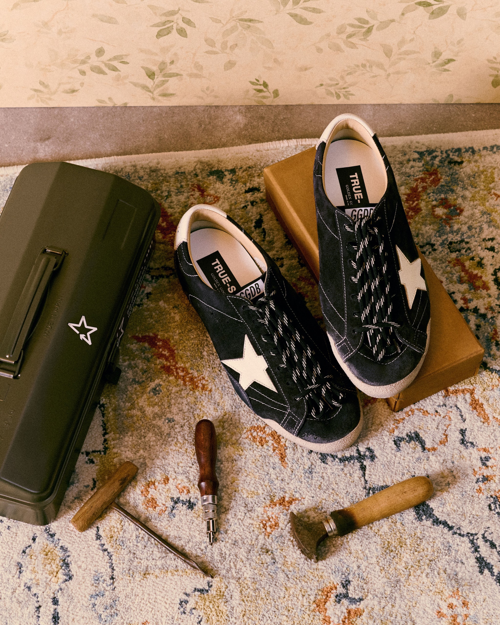 Golden Goose: sneakers and clothes for men and women