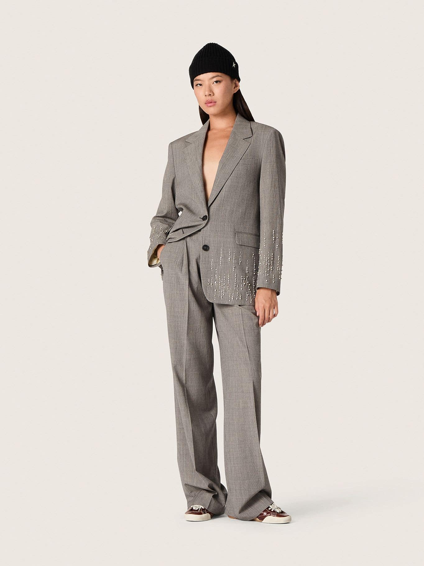 female-model-wearing-grey-blazer-and-pants