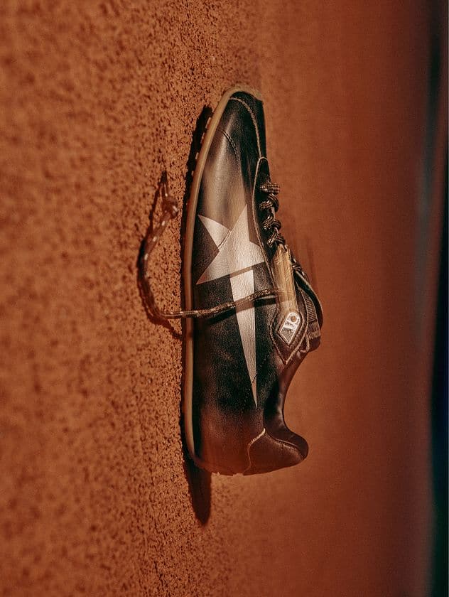 black-marathon-speed-sneakers