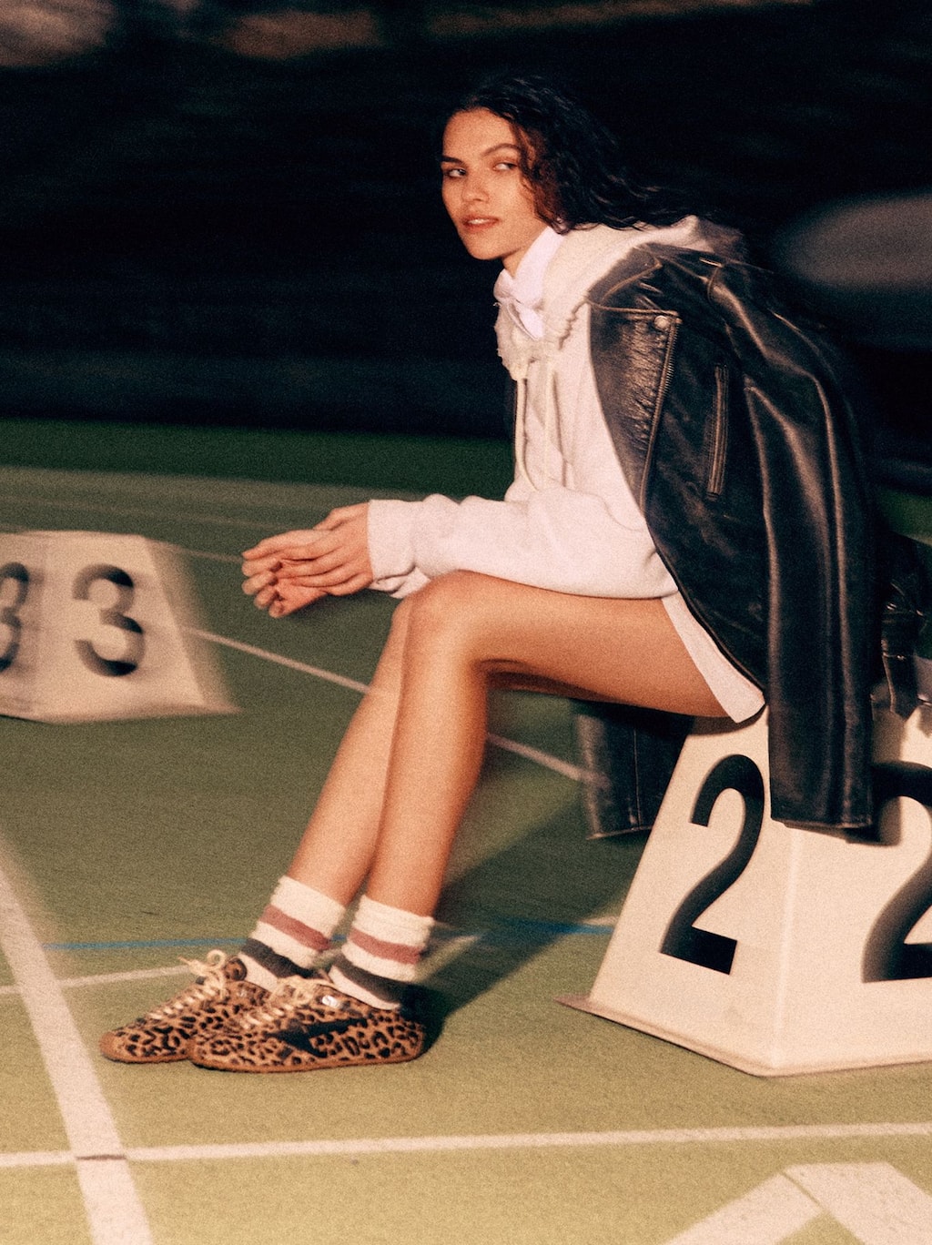 female-model-wearing-marathon-speed-sneakers