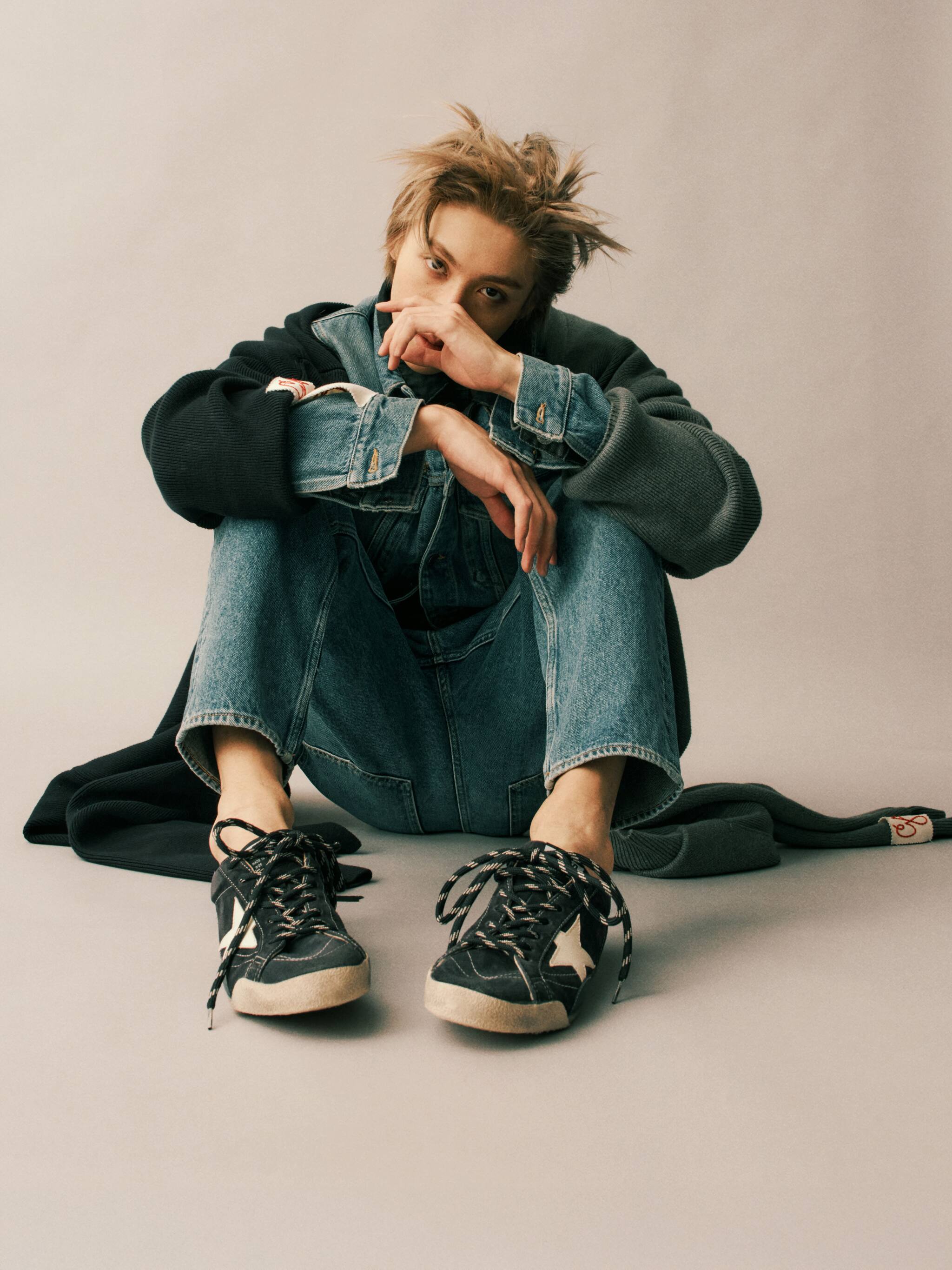 woochen-korean-brand-ambassador-wearing-blue-true-star-sneakers