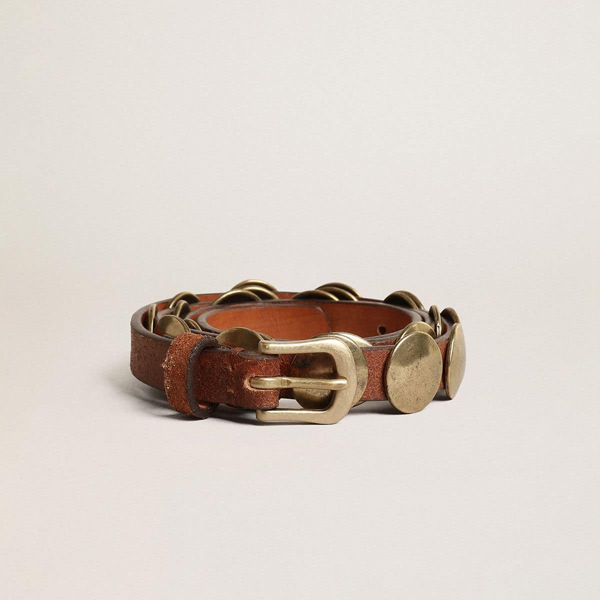 groupage-of-accessories-on-a-wooden-chair