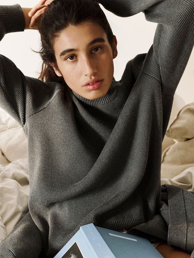 female-model-braiding-her-hair