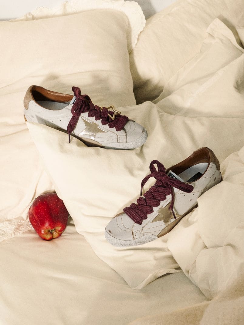 female-dancer-performing-on-stage