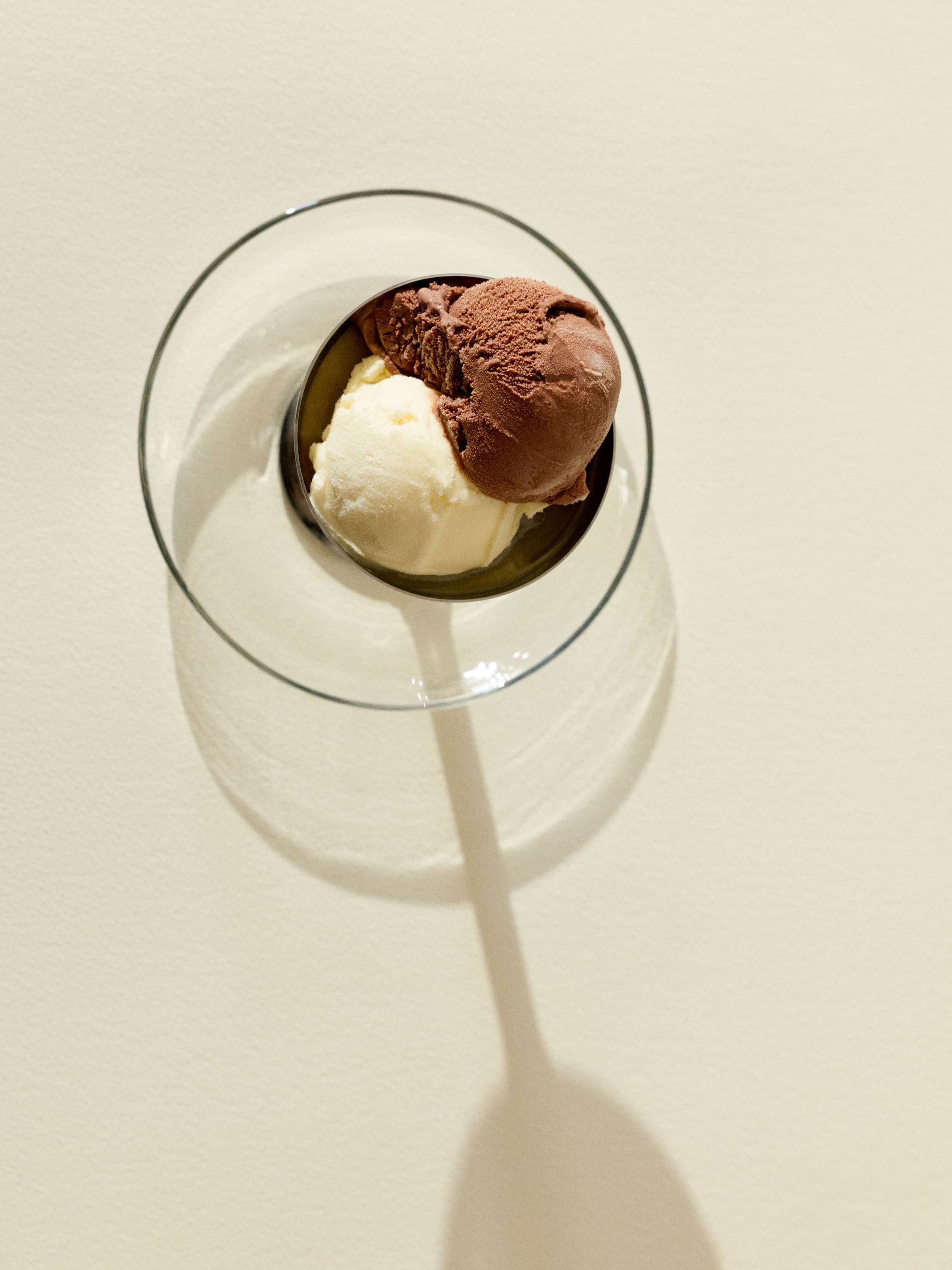 chocolate-and-vanilla-ice-cream