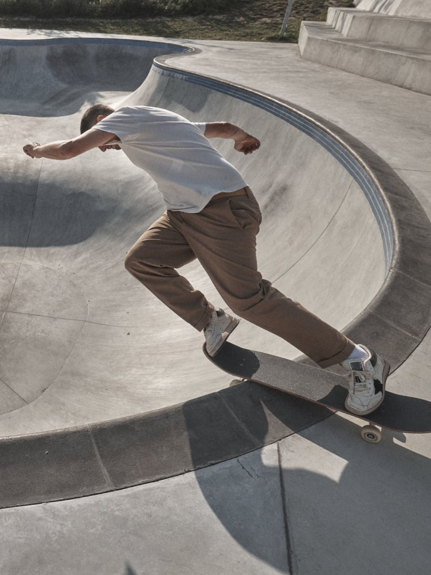 skater-rune-glifberg-skating-on-the-edge-of-a-concrete-skatepark-with-the-sky-in-the-background