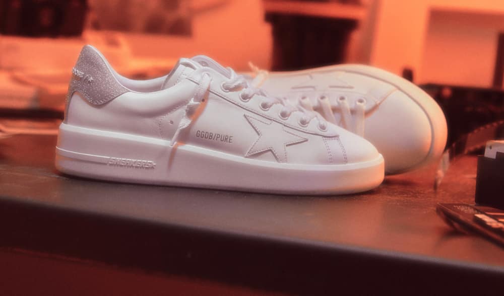 white-pure-star-sneakers-with-glittered-heel-on-table