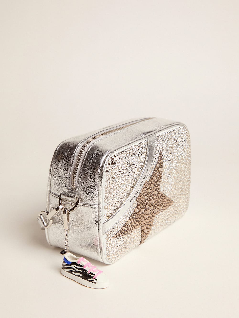 Golden Goose - Tasche Star Bag aus beschichtetem Leder mit Swarovski-Kristallen in 