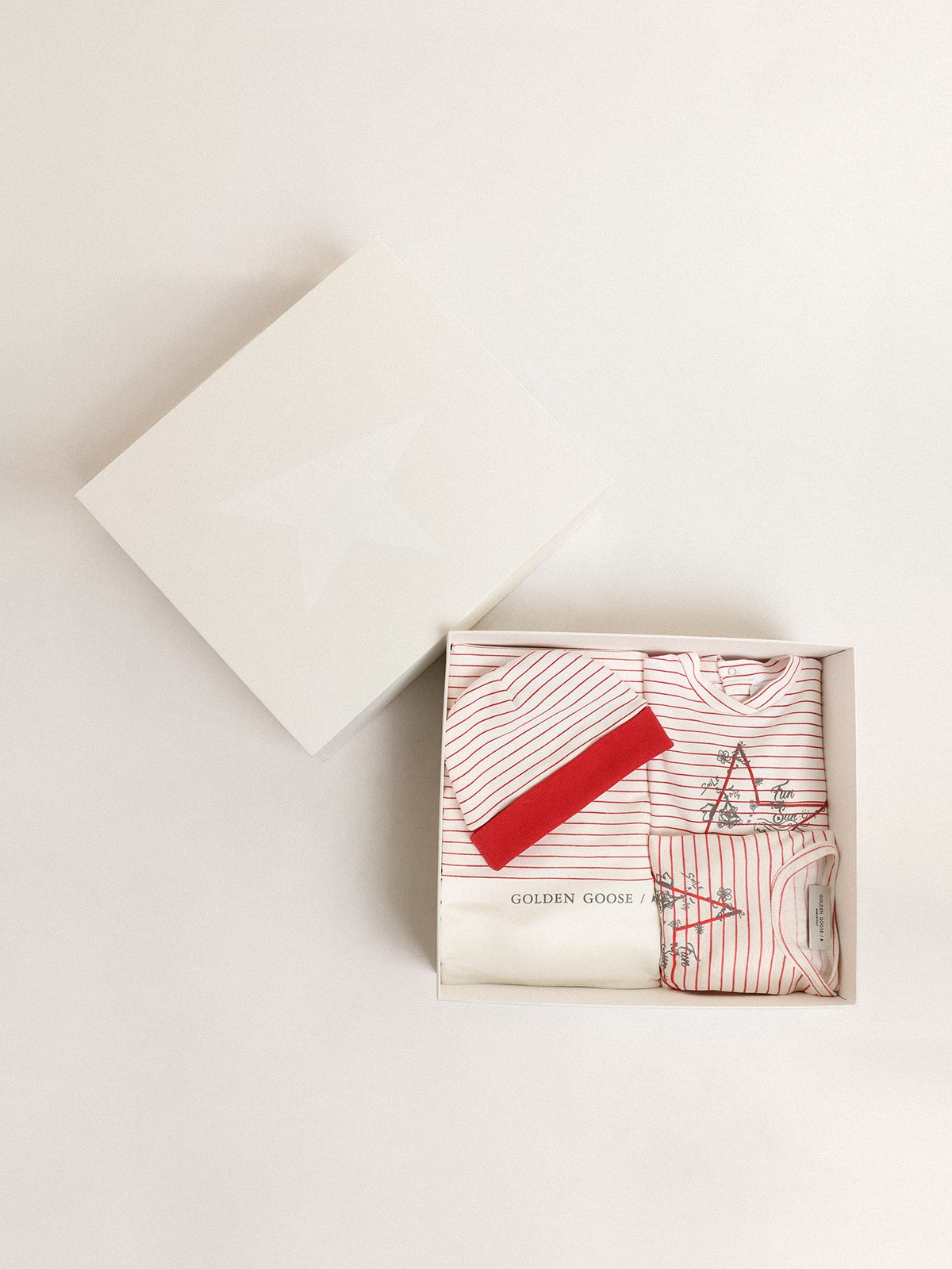 Golden Goose - Baby gift set in ecru cotton with red star and stripes in 