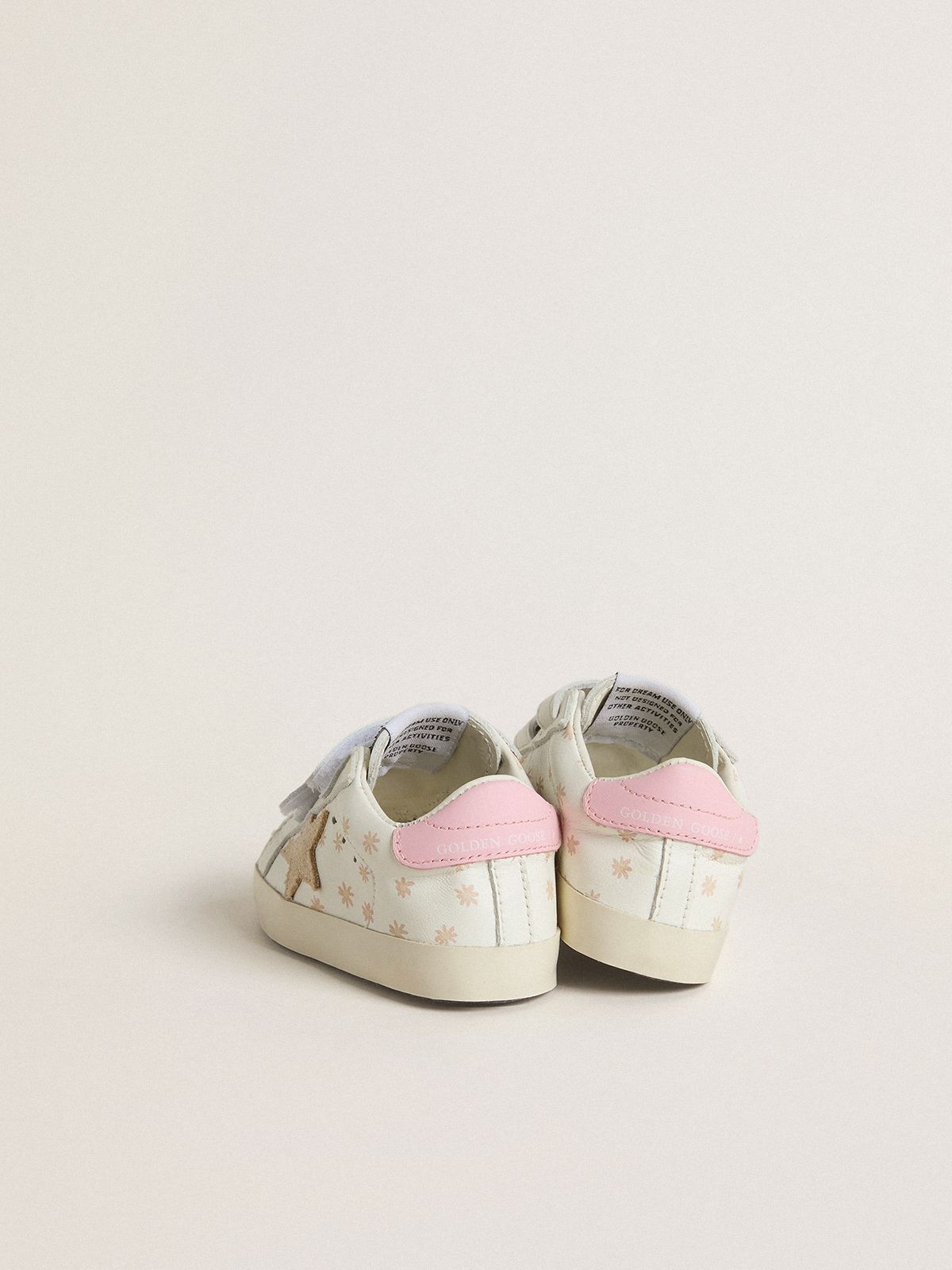 Golden Goose - Baby School en cuir nappa avec motif floral rose et étoile en daim beige in