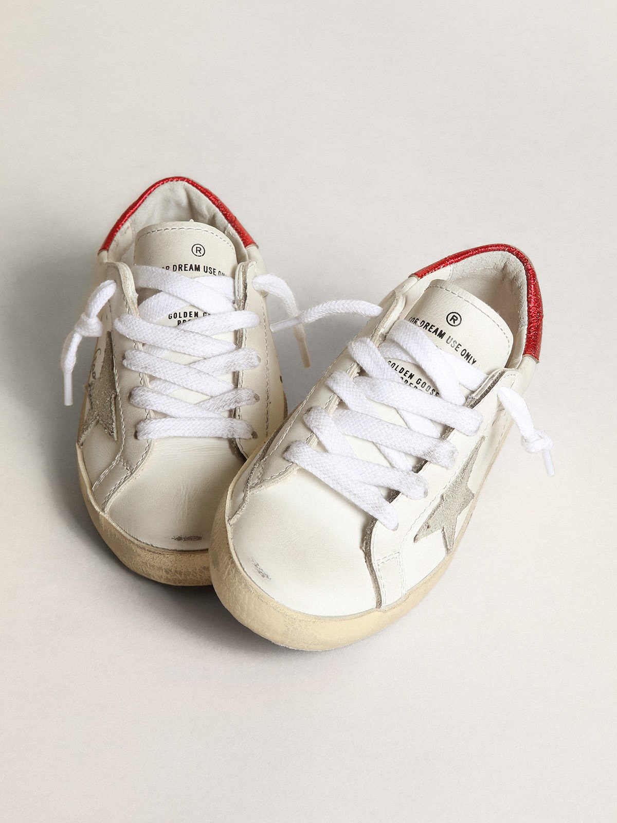 Golden Goose - Tênis Super-Star Junior com estrela cinza e talão vermelho in 