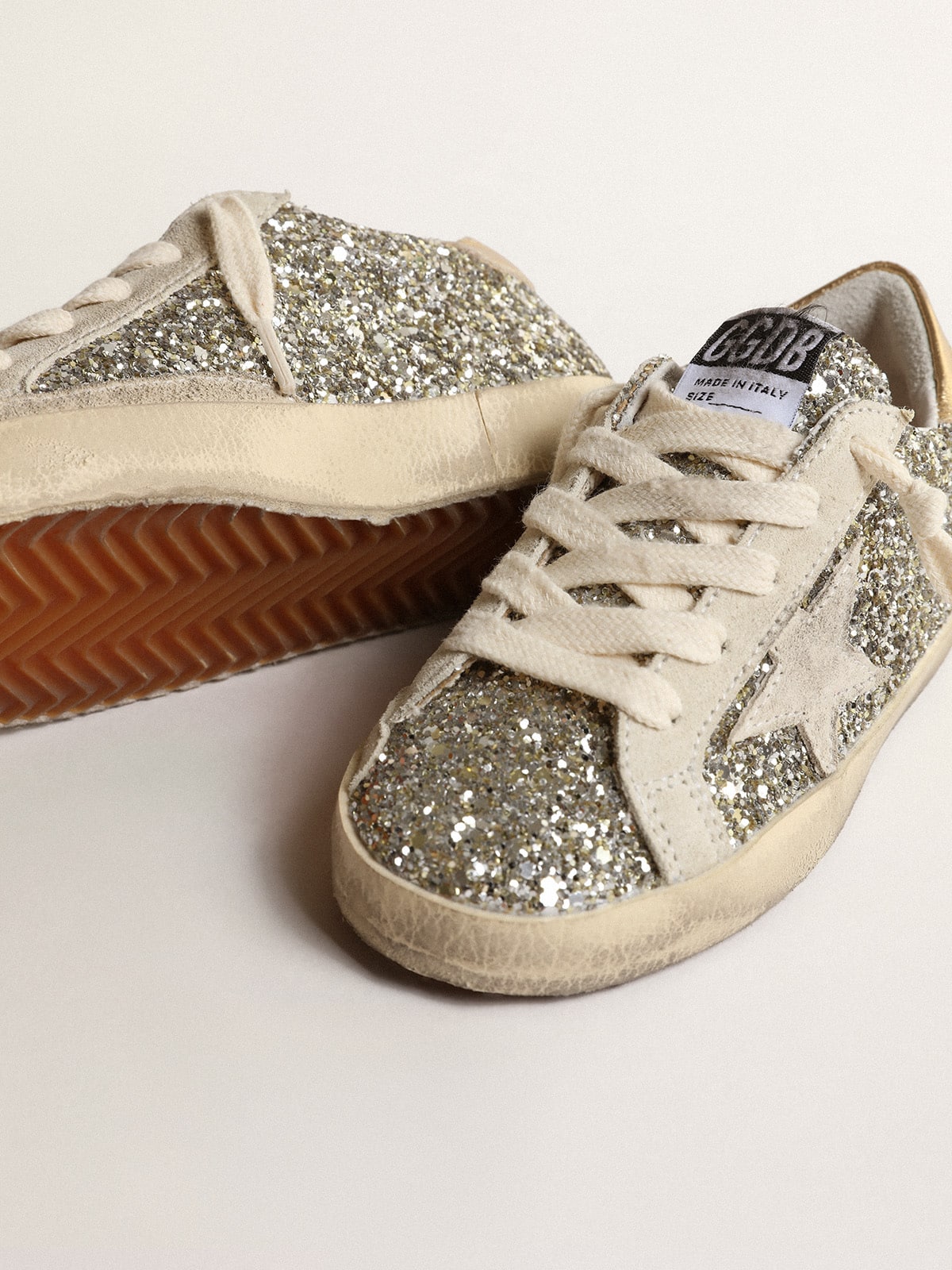 Golden Goose - 스웨이드 스타 & 골드 힐탭 글리터 슈퍼-스타 주니어 in 