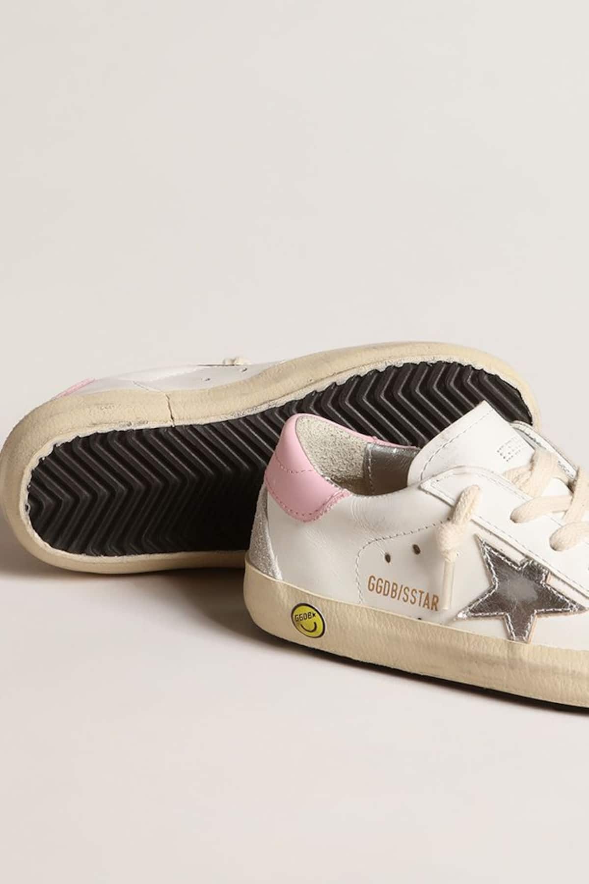 Golden Goose - 실버 메탈릭 스타 & 핑크 힐탭 화이트 레더 슈퍼스타 주니어 in 