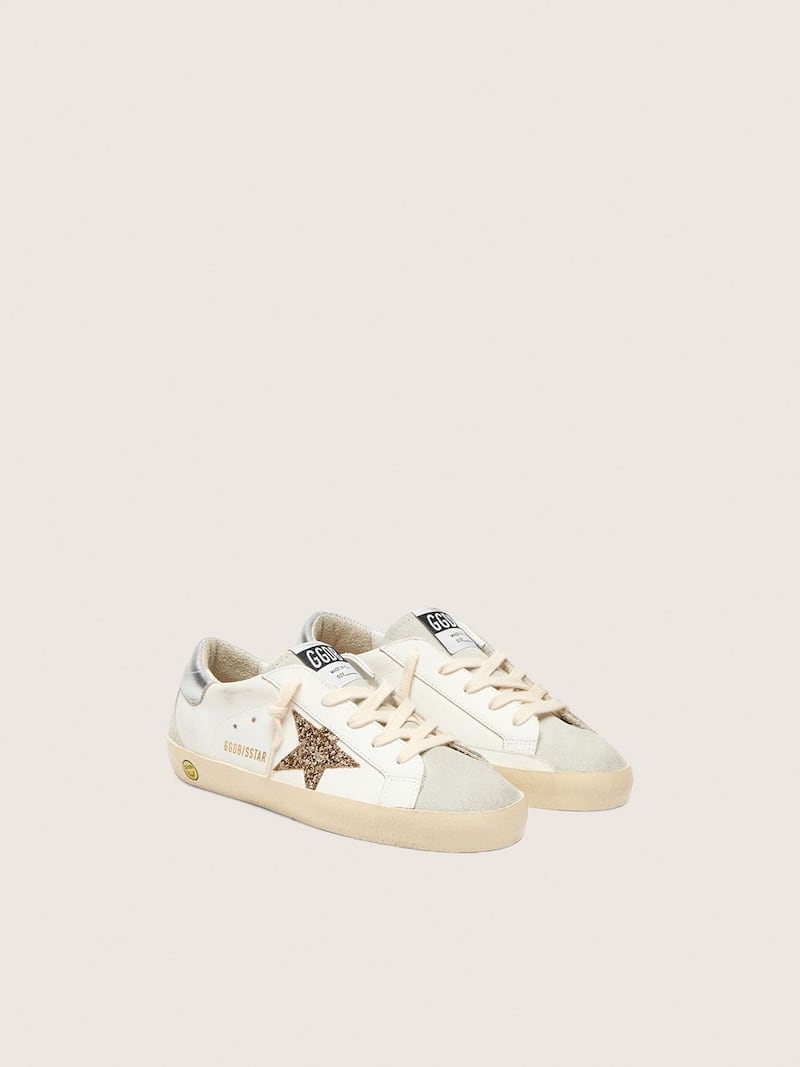 Golden Goose - Super-Star Junior com estrela de glitter dourado e tal&atilde;o de couro met&aacute;lico prateado in 